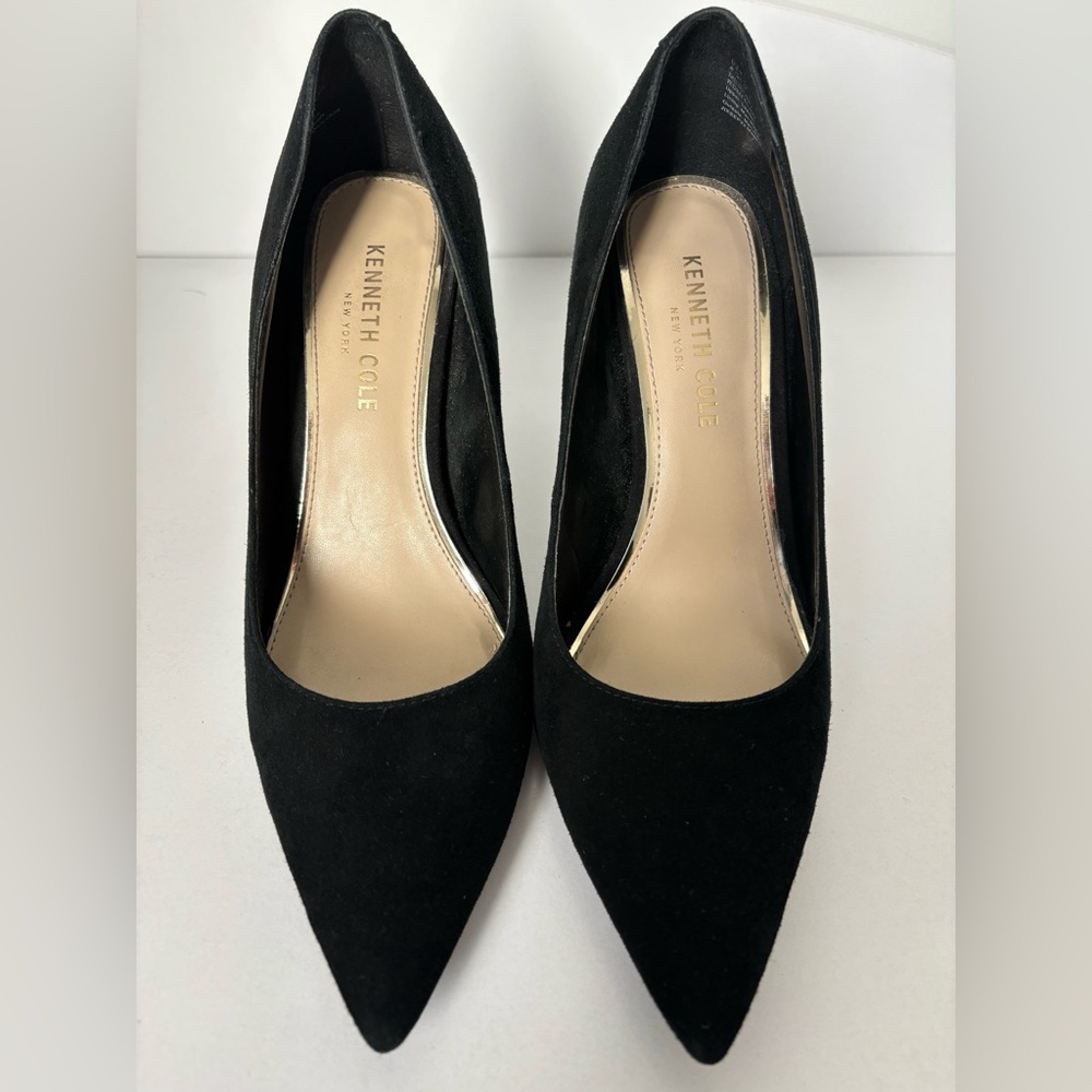 Black suede heels 👠